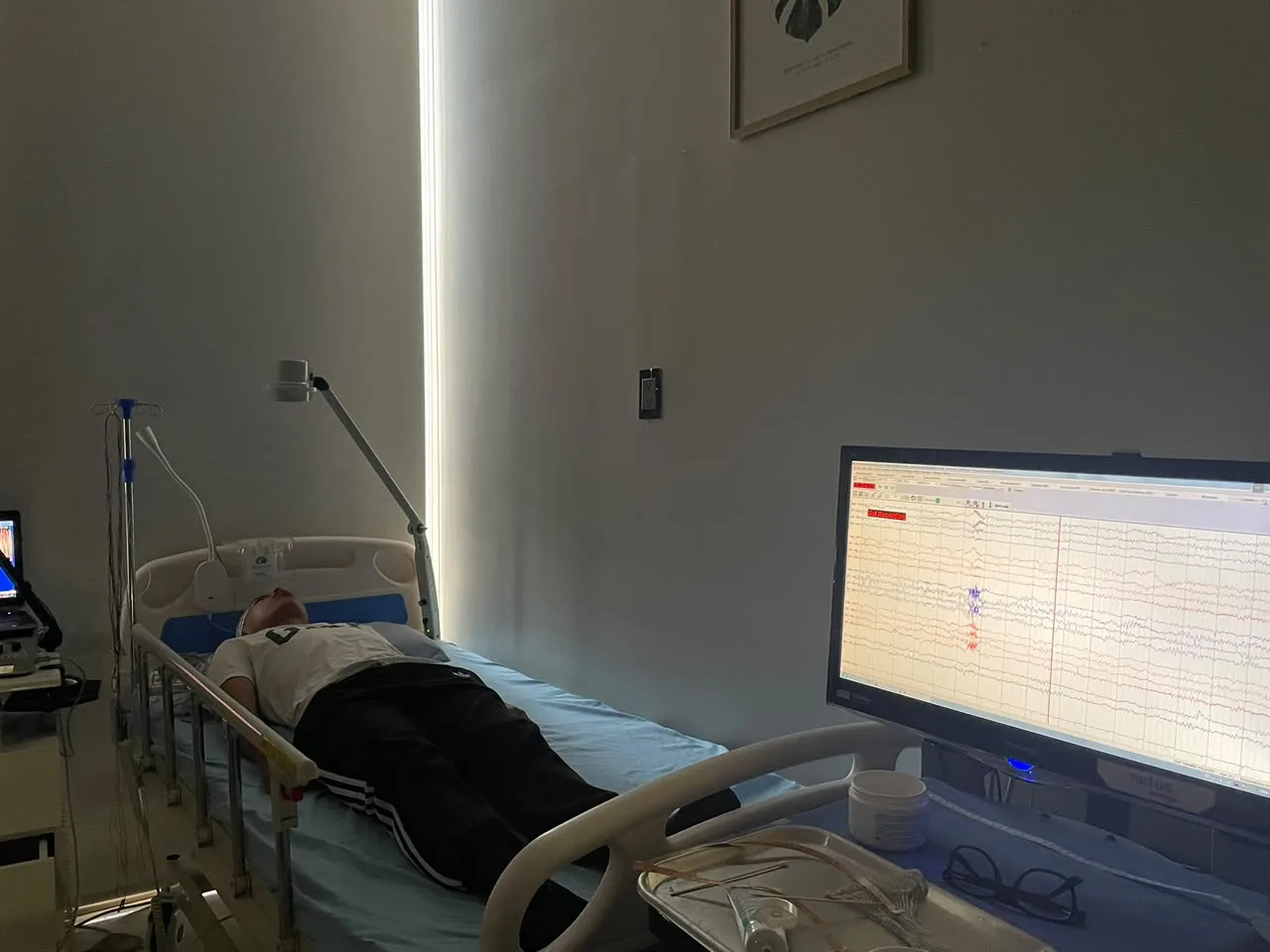 Electroencefalograma en paciente adulto
